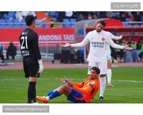 山东泰山中场一招鲜战术节奏失控，阶段性表现受限对赛季走势形成制约