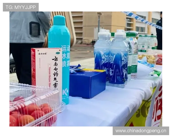 覃海洋家的冰箱里居然塞满了能量胶，连饮料都没地方放